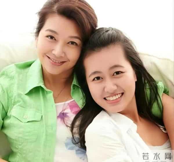 57岁江珊现状曝光！脸垮嘴斜，满头白发，一代女神终是迟暮