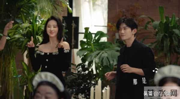 太养眼了！38岁的刘亦菲竟真的跟25岁的易烊千玺合作，快递剧本吧