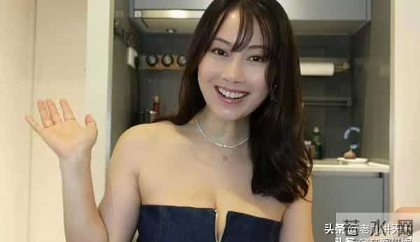 知名香港女星否认隆胸，身材从小就丰满，曝有多位富豪开价包养