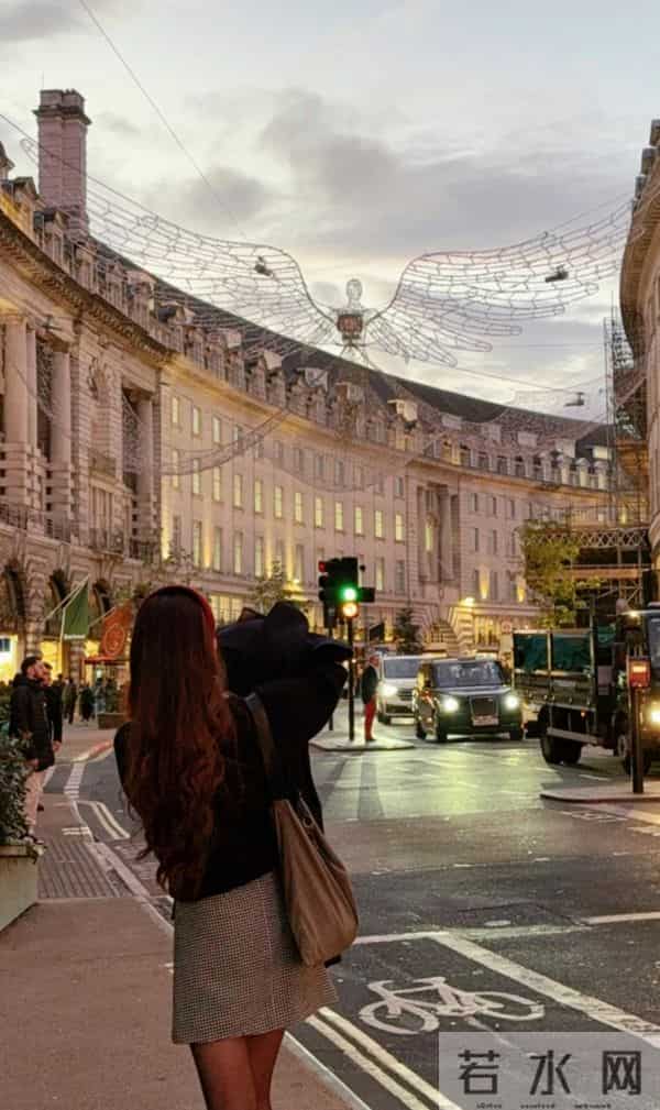 黄轩女友秀恩爱，在一起5年仍很甜，网友：这才是我们想要的嫂子