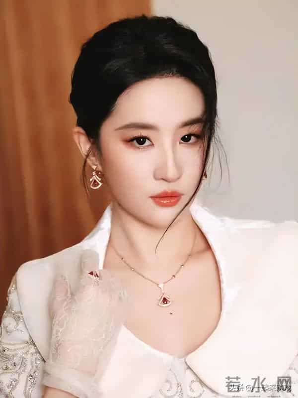 刘亦菲的美,清冷仙气,美得人不敢靠近