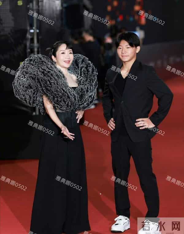 看了陶晶莹的女儿才发现小S的女儿算漂亮是湾湾星二代里的佼佼者