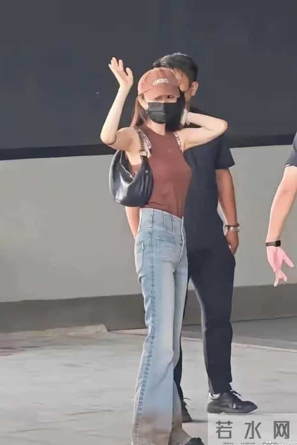 杨幂行走的衣服架子,大长腿太抢镜啦!