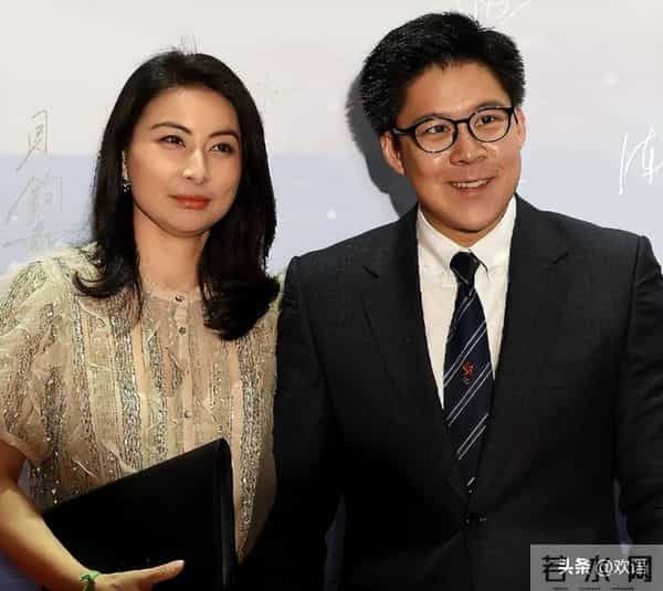 霍启刚也没想到，他79岁的父亲霍震霆，如今还能再为霍家“争光”