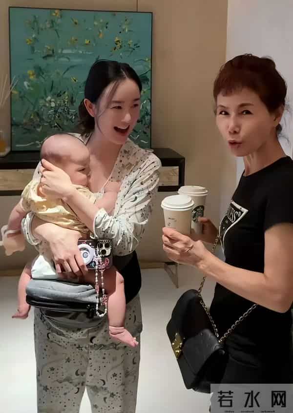 张檬和老公带儿子赏秋!8个月Dylan还在喝母乳,上围傲人气质更美