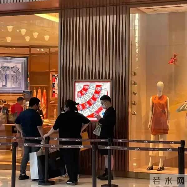 人民日报14字锐评劣迹网红复出,言辞犀利,给娱乐圈明星提了个醒