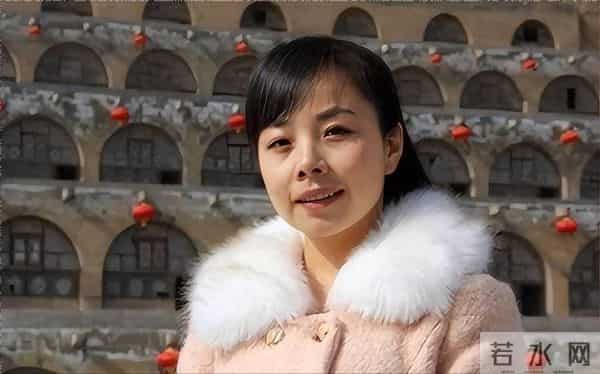 原来王二妮丈夫是他，二人青梅竹马长相惊艳朱迅，难怪她不选云飞