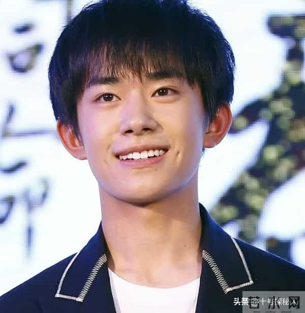 陪玩陪睡只是冰山一角？王晶再曝娱乐圈黑幕，易烊千玺惨被牵连