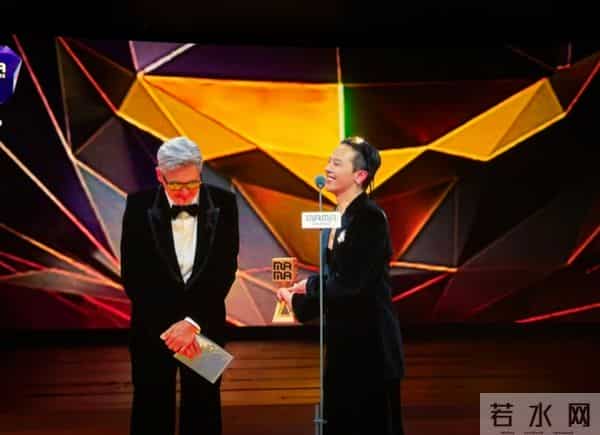 权志龙晒与周润发夫妇合照,林建岳及小女友也在,李洙赫帅得突出