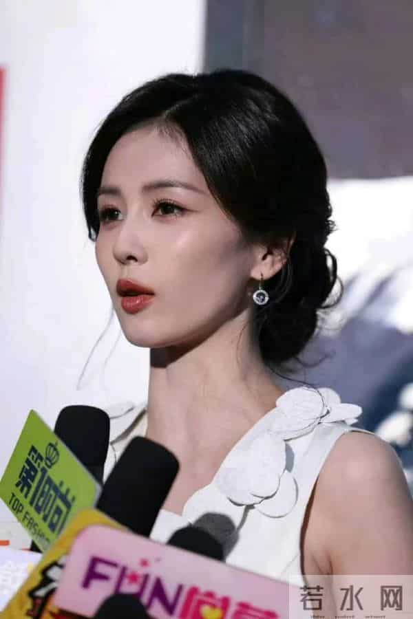 红地毯上的——白鹿