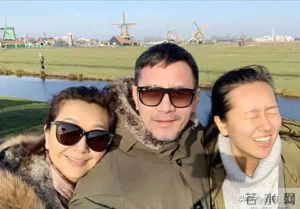 美人迟暮！看见57岁江珊现状才知道，原来一代女神也能优雅老去