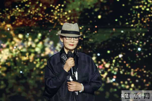 潘虹亮相上海戏剧学院80周年校庆