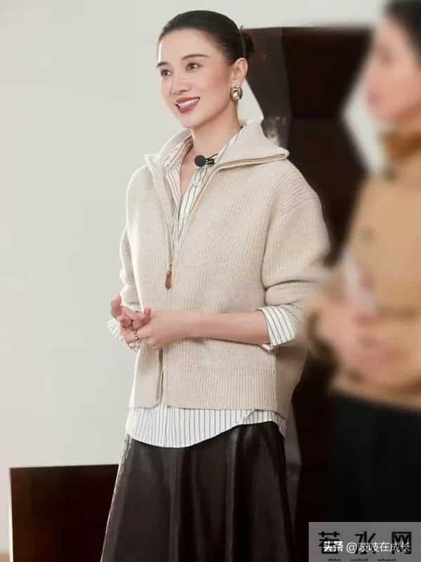 明星宋佳:秋冬基础款穿出高级感的松弛美学
