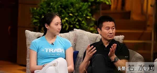 为了嫁给大自己22岁的吴若甫,她饱受舆论风波,如今生活令人羡慕