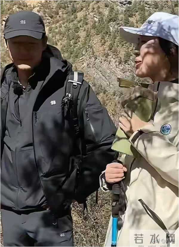 胡歌带田朴珺爬4200米财神山！田朴珺全程撒娇，两人互动更像情侣
