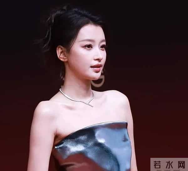 黄晓明也没想到，全运会结束十天后，穿黑西装的陈梦又给他争光了