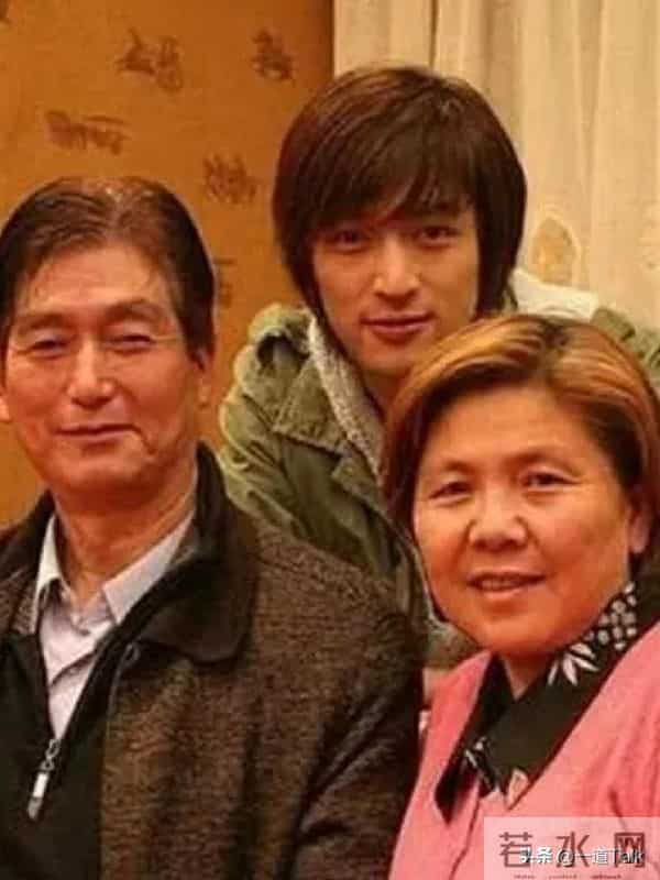 胡歌：更偏爱2岁女儿，对儿子没耐心，称呼妻子“她妈妈”