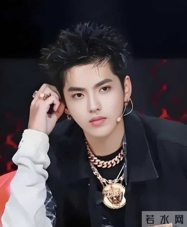 被判入狱只是冰山一角!法院出手,吴亦凡再迎噩耗,表哥也被牵连