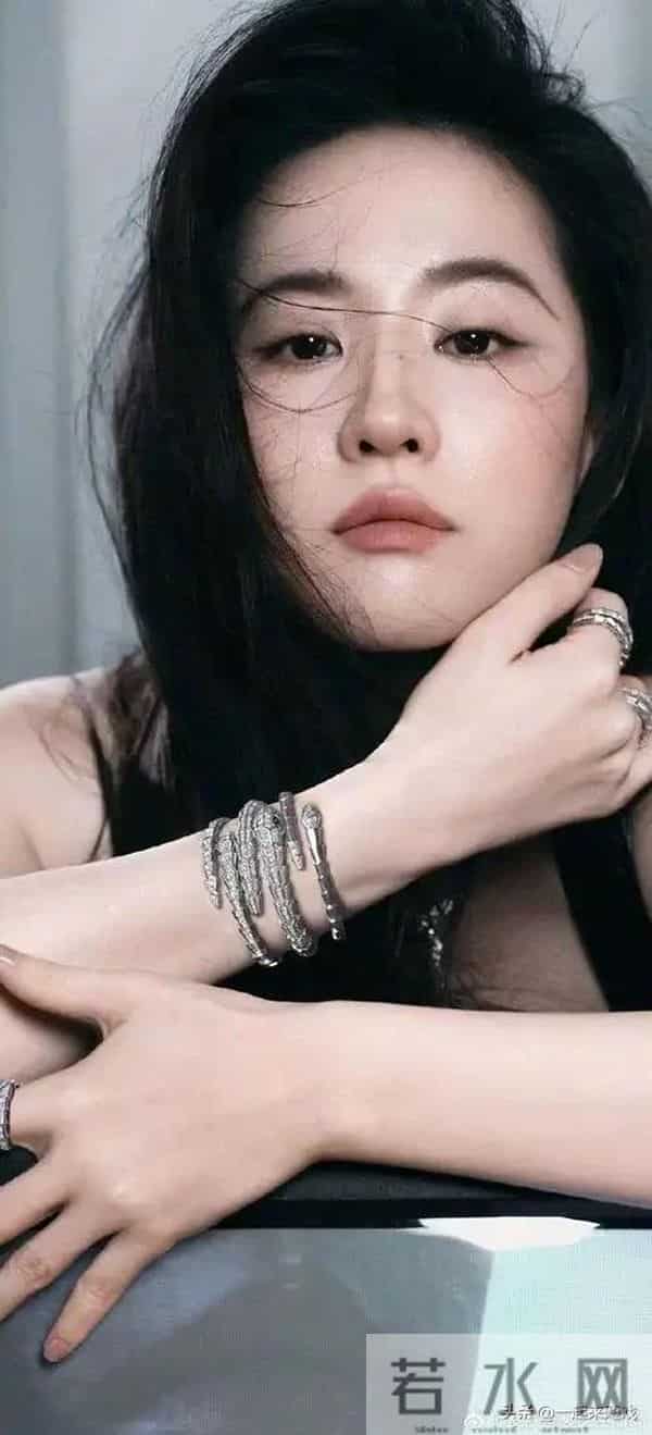 刘亦菲的美,清冷仙气,美得人不敢靠近