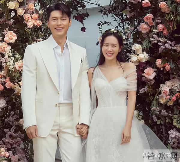 43岁孙艺珍晒撸铁照 腰臀比0.5 狂练背 爱穿露背礼服 身材好但脸很垮