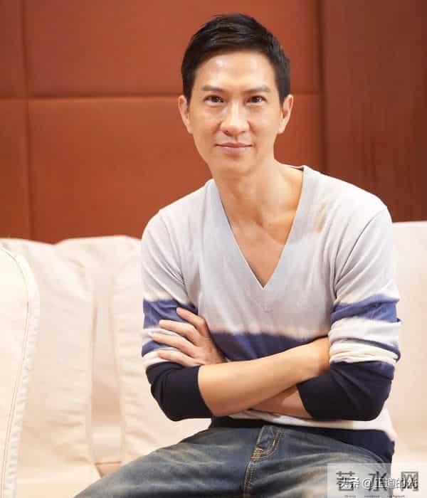 张家辉61岁生日和女性朋友吃饭 皮肤松垮老人味 竟只比郭富城大一岁