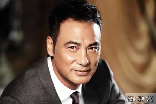 难怪赵丽颖这么红！背后5个百亿身家男人，为她全力托举不图回报