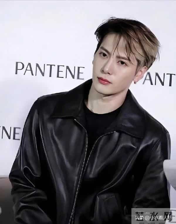 31岁顶流男星自曝:早恋遭劈腿、自己解决生理需求、曾抑郁不想活