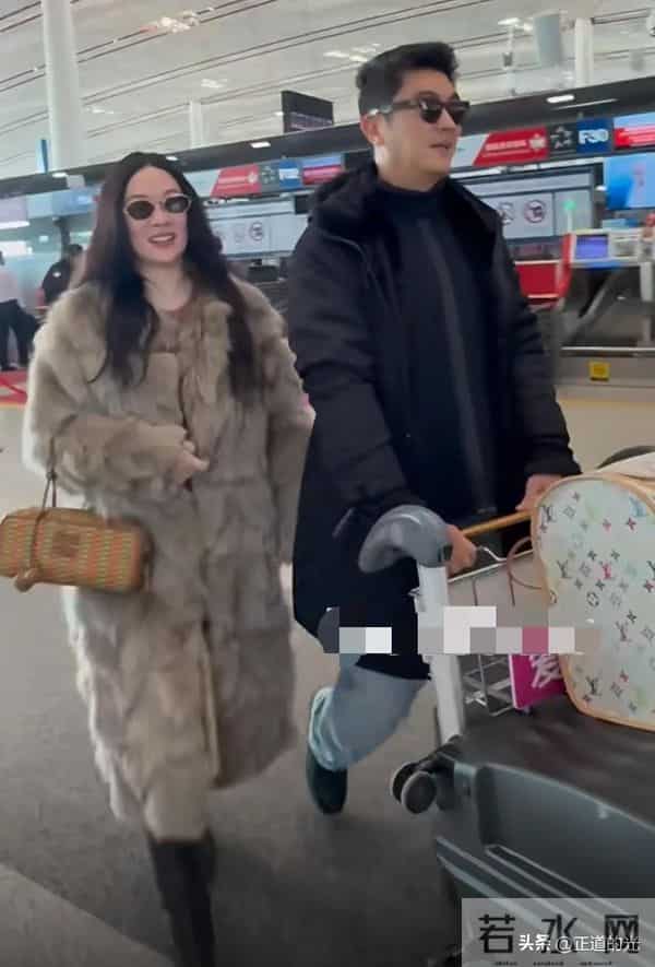 霍思燕穿几十万皮草国外度假 160斤像李湘 尴尬捂嘴笑 杜江像助理