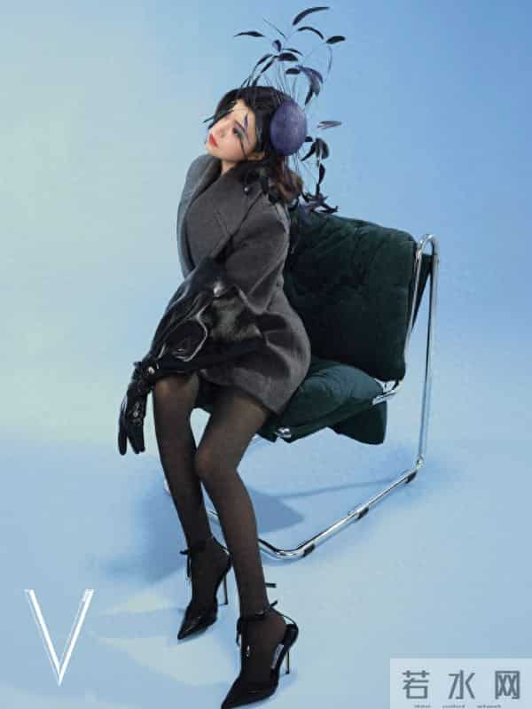 陈妍希12月份封面写真，高跟黑丝袜穿搭展现不一样的美