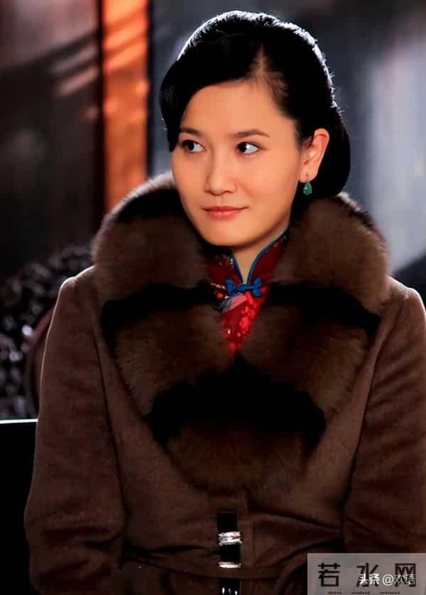 侯勇也没想到，曾被自己抛弃12年的糟糠之妻，今也开始走上坡路了