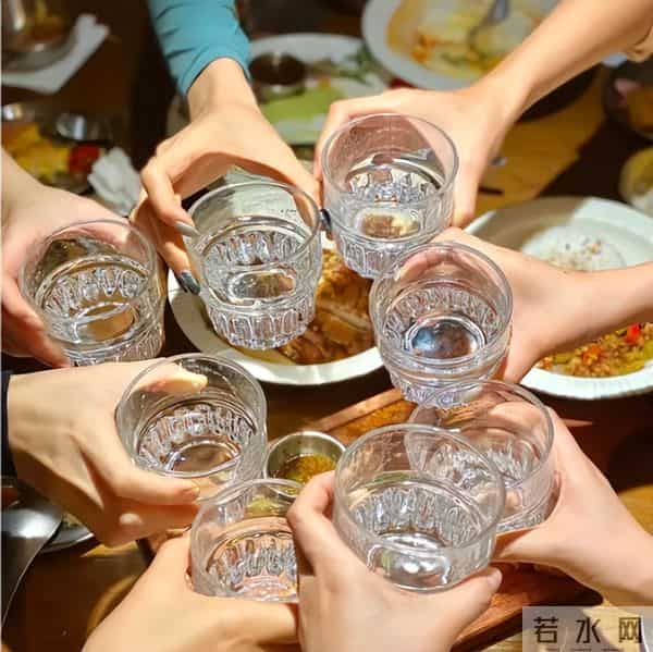 被判入狱只是冰山一角!法院出手,吴亦凡再迎噩耗,表哥也被牵连