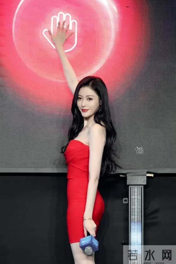 张天爱舔舌头好俏皮,爱了爱了