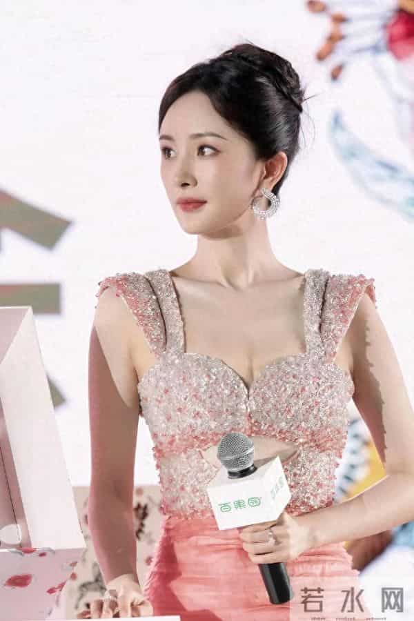 大幂幂总能让人眼前一亮杨幂身材