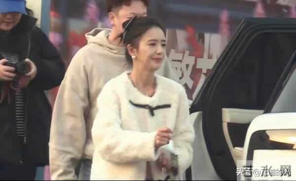 佟丽娅9岁儿子1米6 和妈一样80斤 冬天只穿一件衬衫 遭训斥低头沮丧