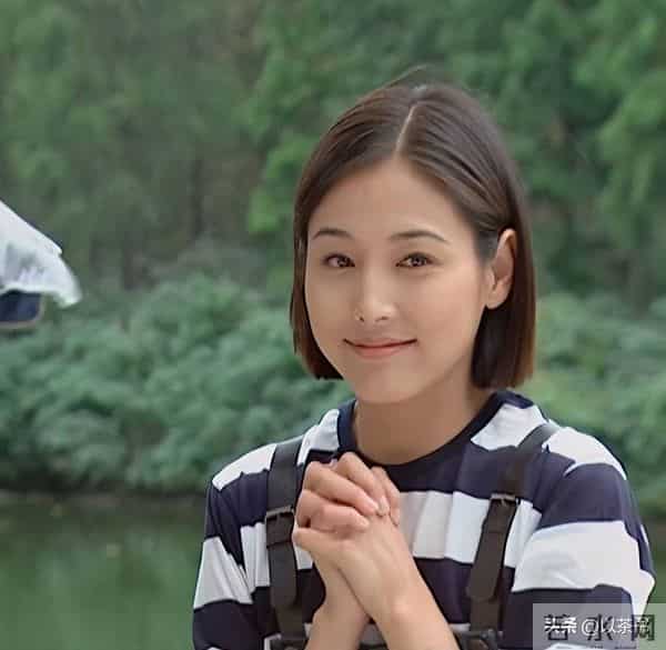 55岁张延依然优雅,父亲早逝最疼爱妈妈,和丈夫分居两地感情不变