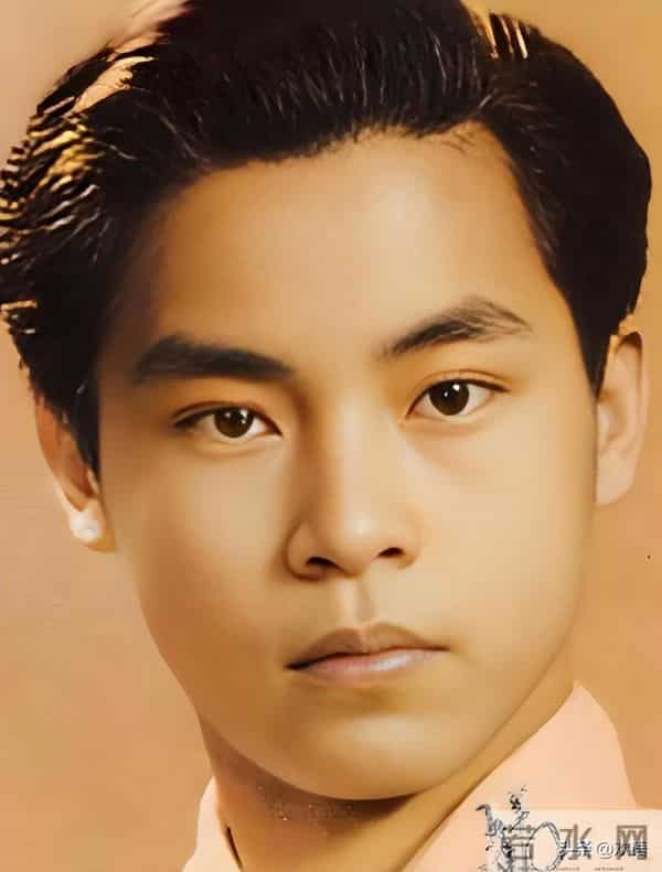 国家一级演员，今79岁仍在拍戏，住上亿四合院，儿子是他一生骄傲