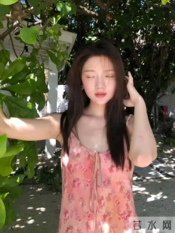 任敏泳衣穿搭这身材绝了！