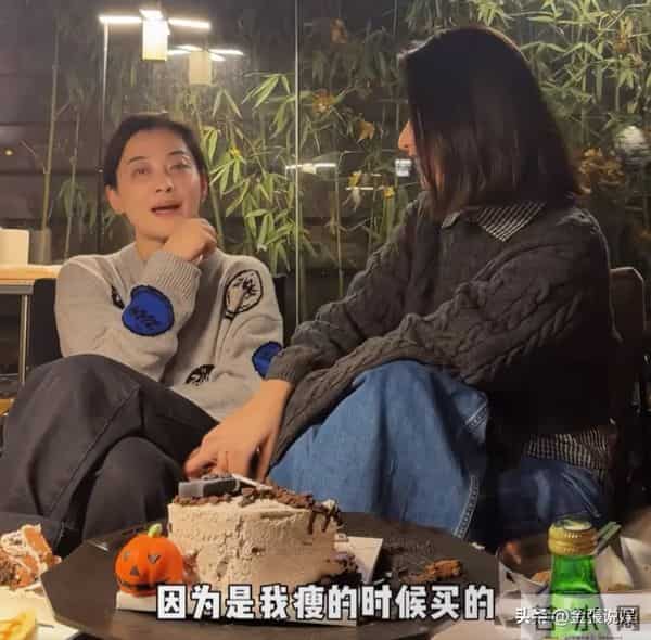 颖儿不拿自己当外人，空手去梅婷家吃饭，"顺走"3条Prada新裙子