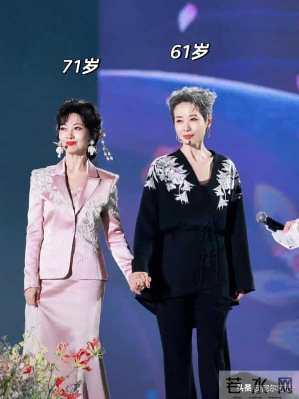 看了赵雅芝全家福，再看拼命赚钱的叶童，才知两人的差距早已明显