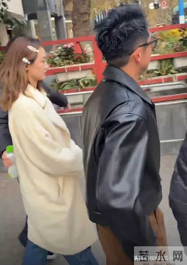 上戏八十周年校庆,郑恺牵苗苗现身,杜江陈赫出席雷佳音发型抢镜