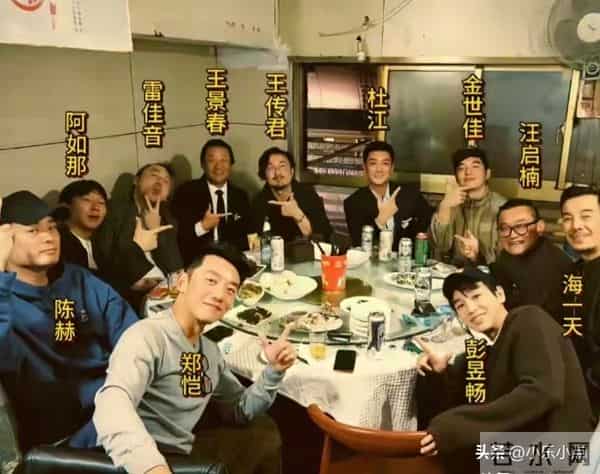 太有料了!上戏80校庆众星蹲苍蝇馆干饭,雷佳音萌翻 马伊琍逛校园