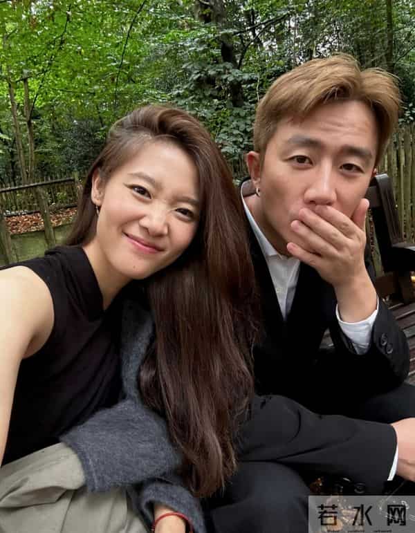 黄轩女友秀恩爱，在一起5年仍很甜，网友：这才是我们想要的嫂子