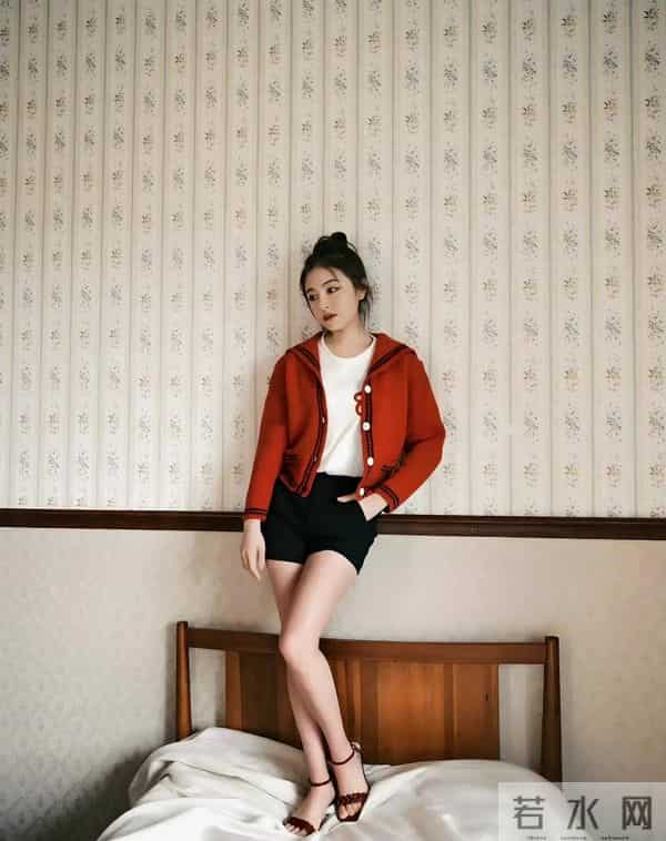 李兰迪绝美腿型，白细直堪称范本