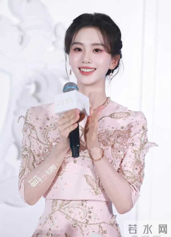 刘诗诗穿粉裙白到发光！南京活动生图曝光，这状态哪像38岁的人？