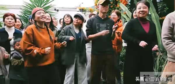 官宣离婚一年后，50岁的龚琳娜喜讯不断，外国前夫却只能发酸评