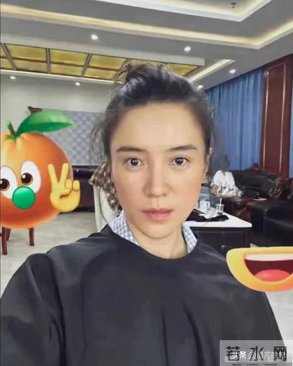 宋佳素颜是这个样子的,感觉有点不像了,没有电视上那么靓丽了