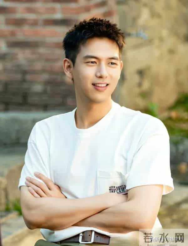 悬着的心终于放下了，从顶流到销声匿迹的李现，已走上了另一条路