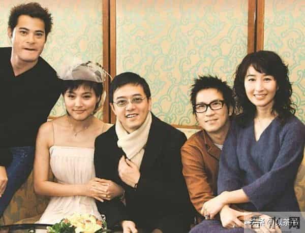 55岁张延依然优雅,父亲早逝最疼爱妈妈,和丈夫分居两地感情不变