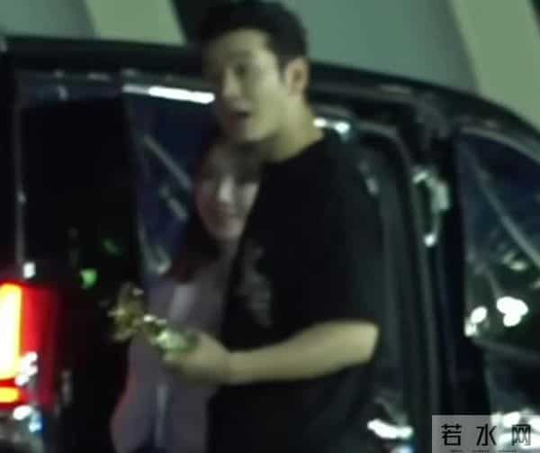 叶珂直播肿脸现身!婴儿哭闹不止,网友怒批:又学杨颖贤妻人设?