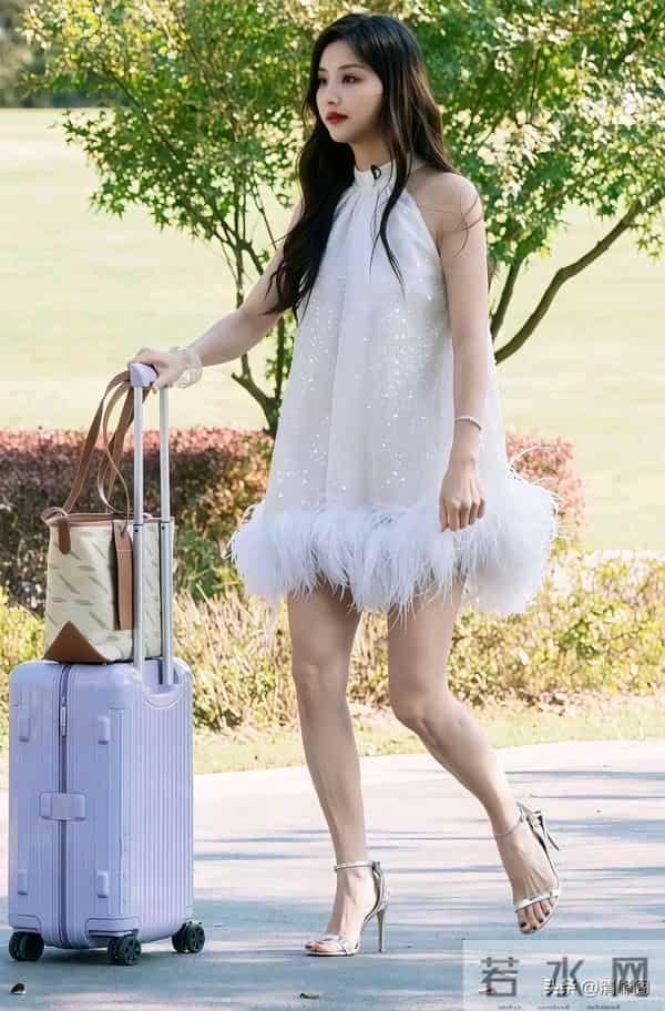 亚洲小姐港区冠军高文君：温婉典雅的脸，明艳动人的身段。